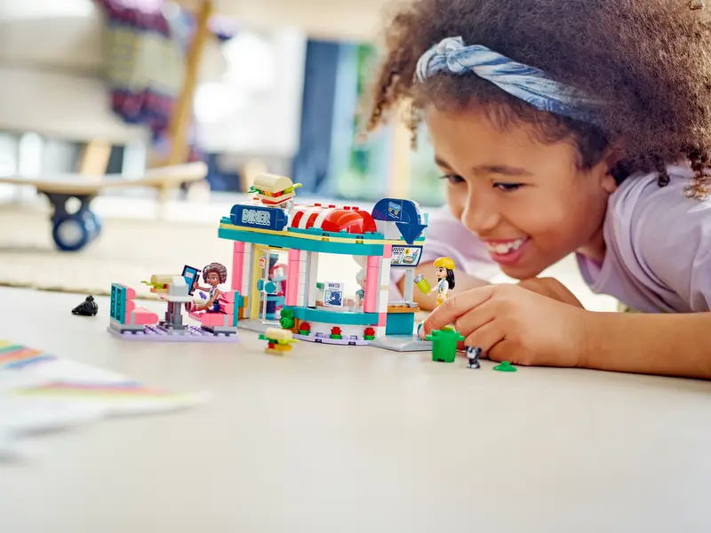 LEGO Friends 41728 Heartlakes Servering - 2