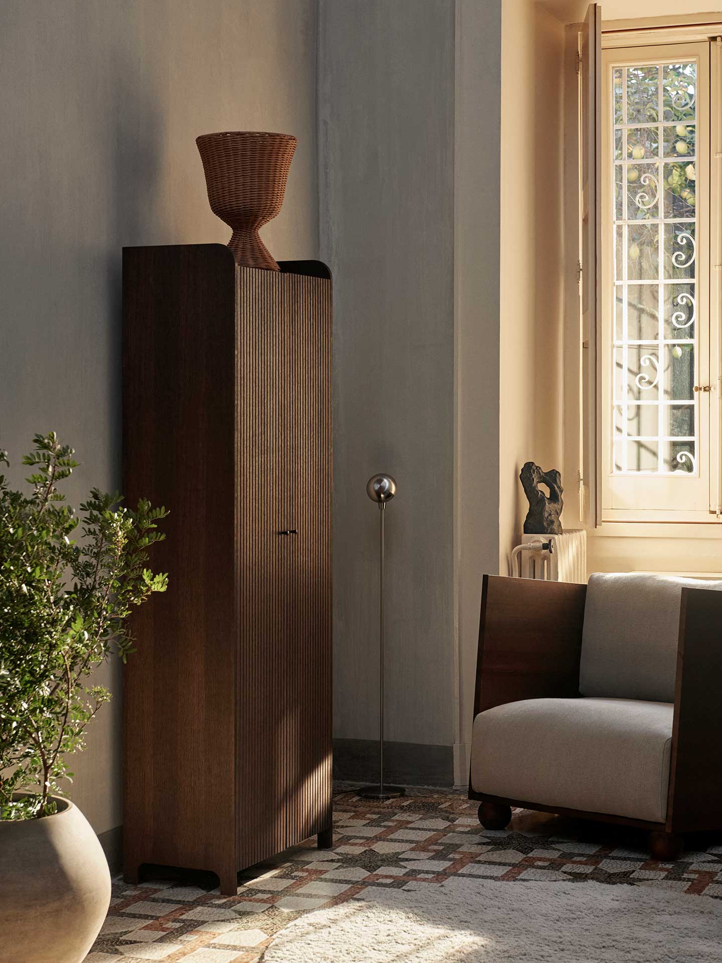 Sill Skåp högt mörk ek Ferm Living - 2