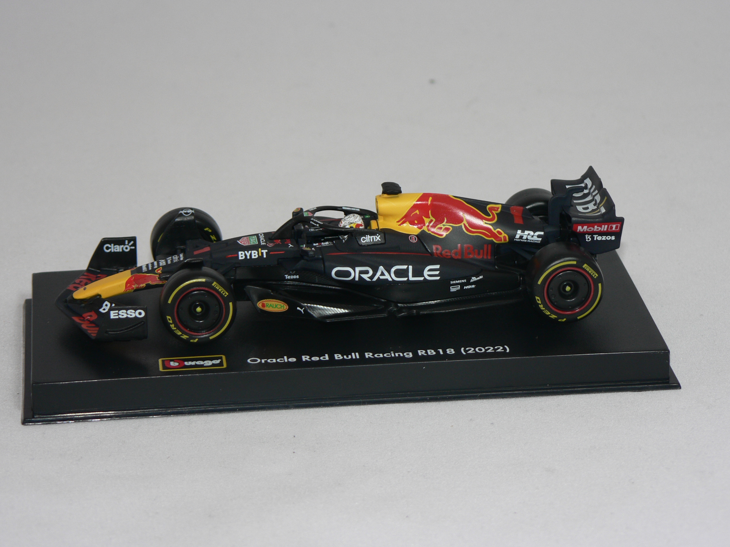 Red Bull  Honda  RB18   Max Verstappen  1:43 Burago - 3