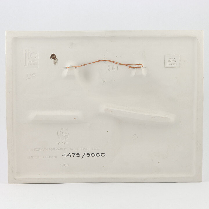 ステファン・ジョンソン  WWFシリーズ  カワウソがモチーフの白い陶板  32cm  1988年
