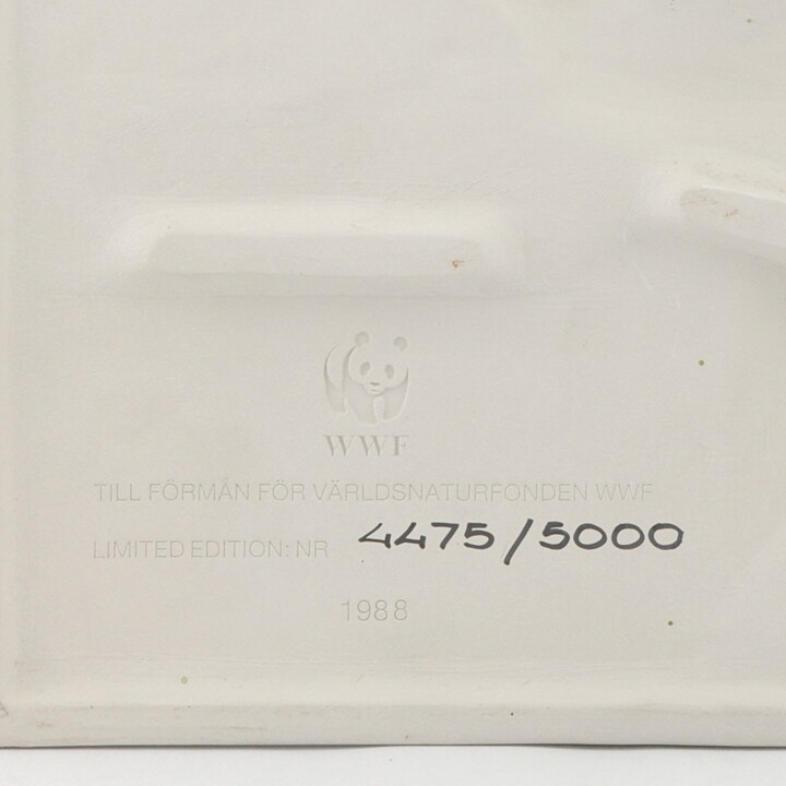 ステファン・ジョンソン  WWFシリーズ  カワウソがモチーフの白い陶板  32cm  1988年