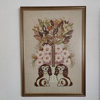 Hundar broderad tavla