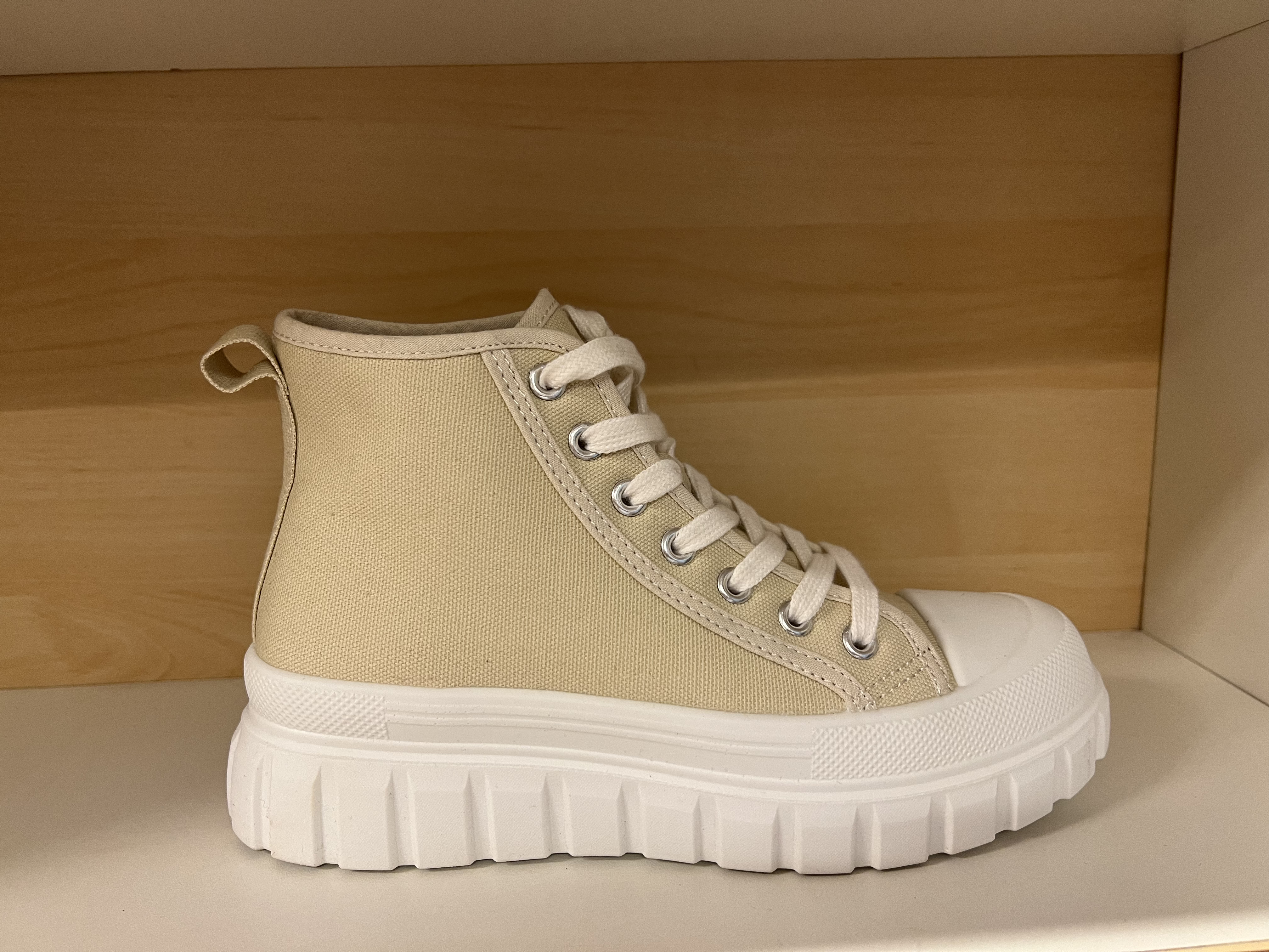 Boots i beige textil. - 2
