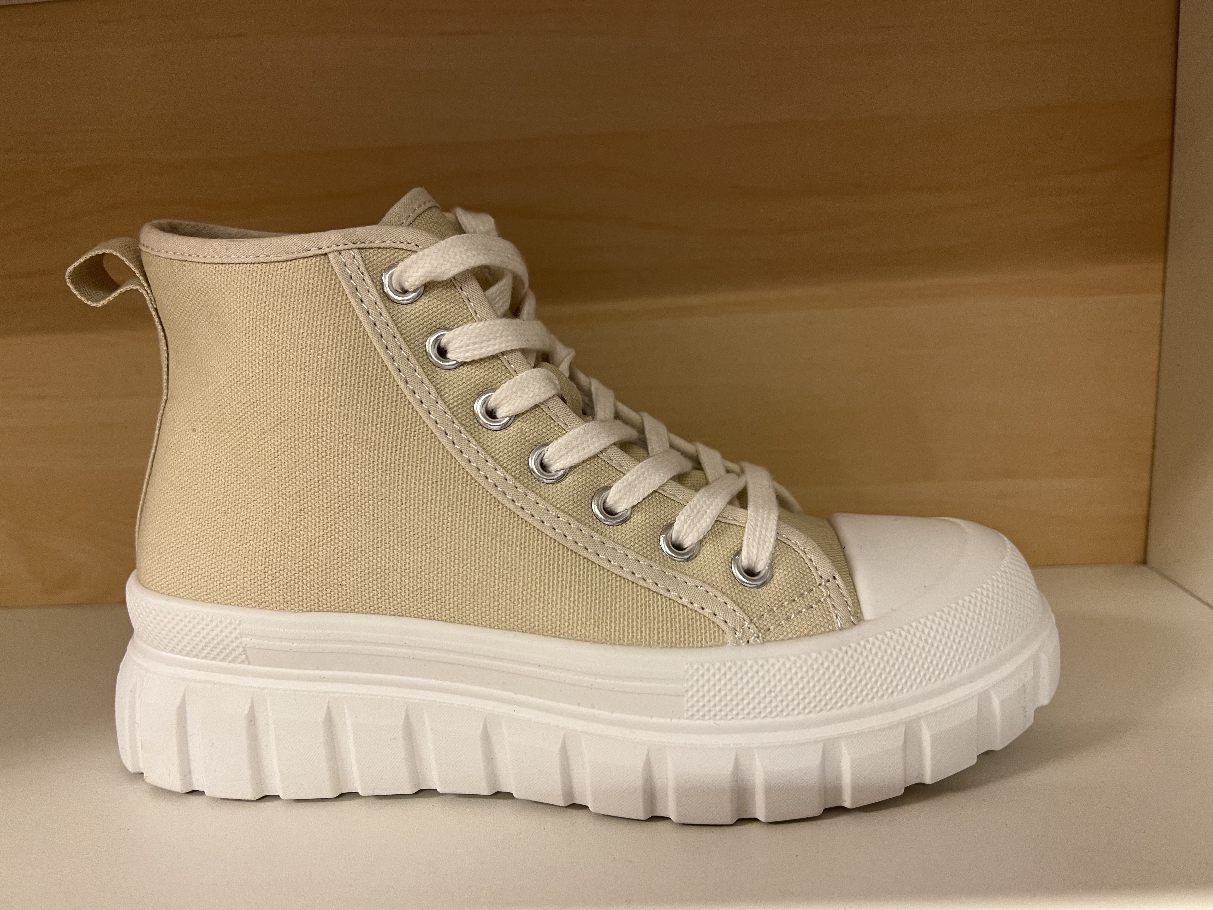 Boots i beige textil.
