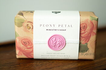 Soap Peony Petal 200g – lyxig trippelpressad tvål med pion, patchouli & amber