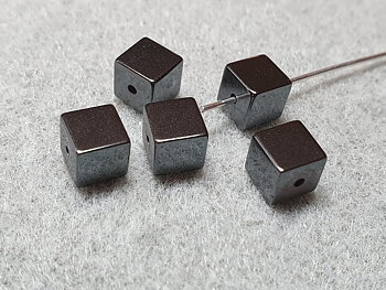 Hematit kub ca. 6 mm 5st/fp Pris/fp ( pressat ) (0,8)