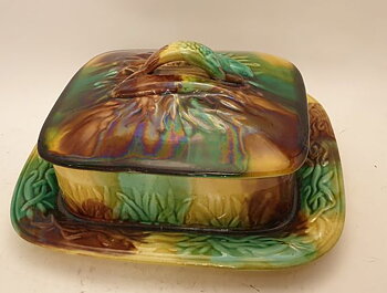 Herring box on plate with lid majolica 19th century
