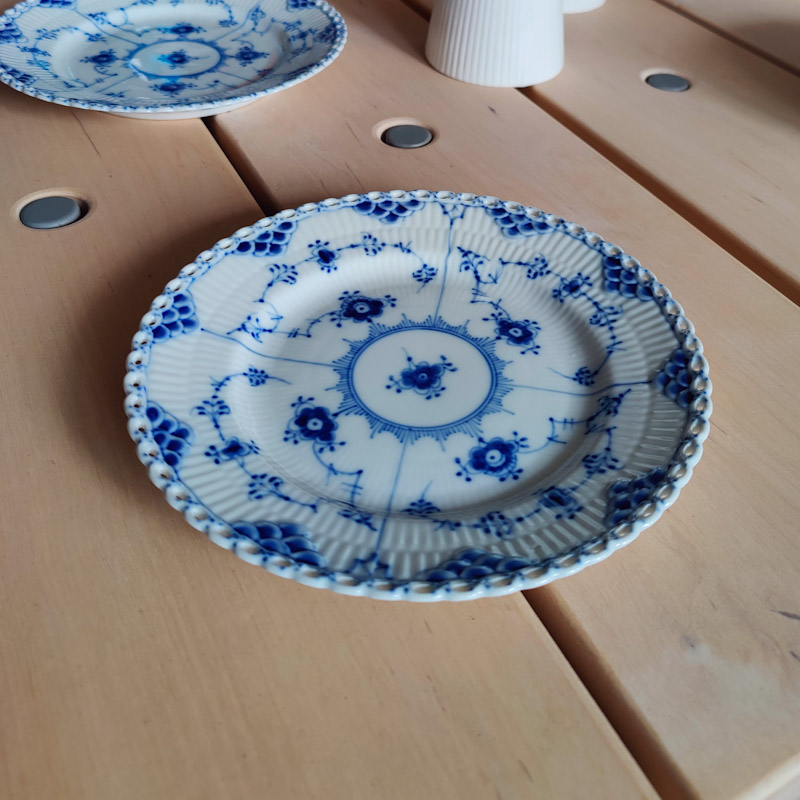 Musselmalet assiett 1087 från Royal Copenhagen