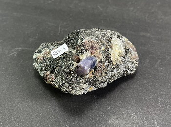 rubin kristall i basalt - 1