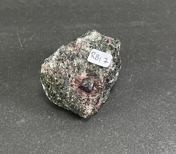 rubin kristall i basalt - 7