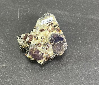 rubin kristall i basalt - 8