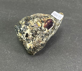 rubin kristall i basalt - 11