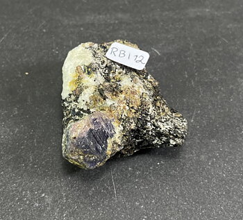 rubin kristall i basalt - 12