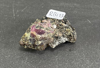 rubin kristall i basalt - 13