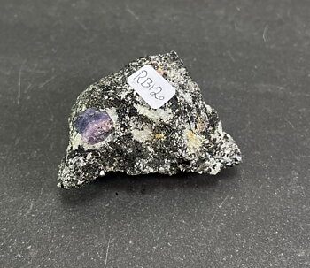 rubin kristall i basalt - 20
