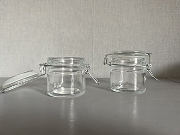 Glasburk med lock höjd 7 cm