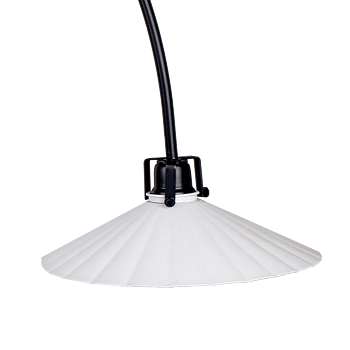 Lampa med vit veckad skärm.