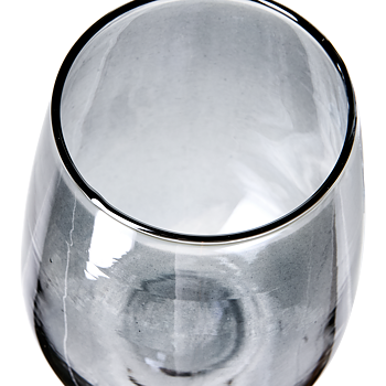 Vackert munblåstglas i rökblått.