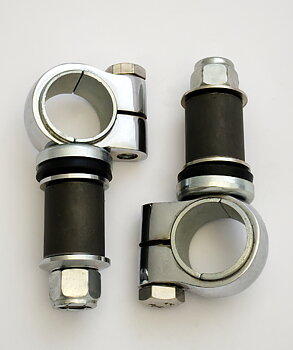 STYRFÄSTE TRIUMPH KOMPLETT MED BUSSNINGAR,MELLANLÄGG,BRICKOR BULTAR OCH MUTTER