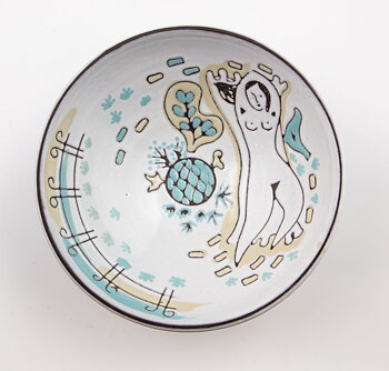 Bowl on foot 4027