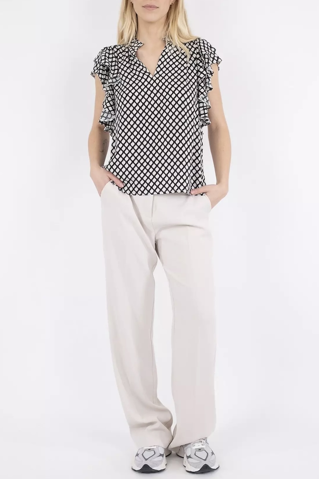 Neo Noir - Stella Perfect Drop Blouse Black - 2