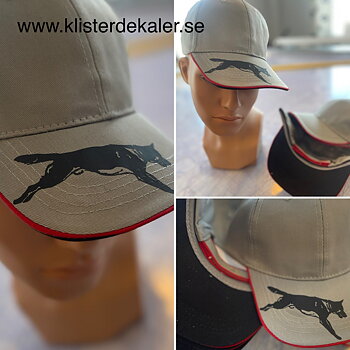 Keps med Schäfermotiv på skärm