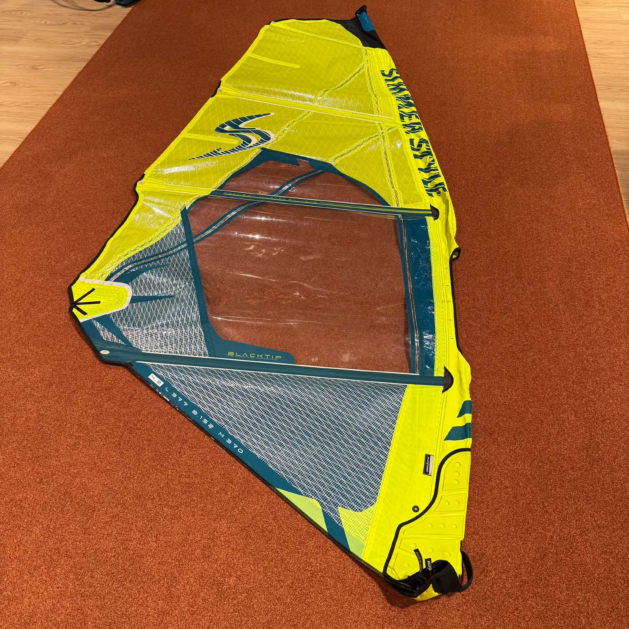 Begagnat vindsurfingsegel 4.2 Simmer Black Tip 2024