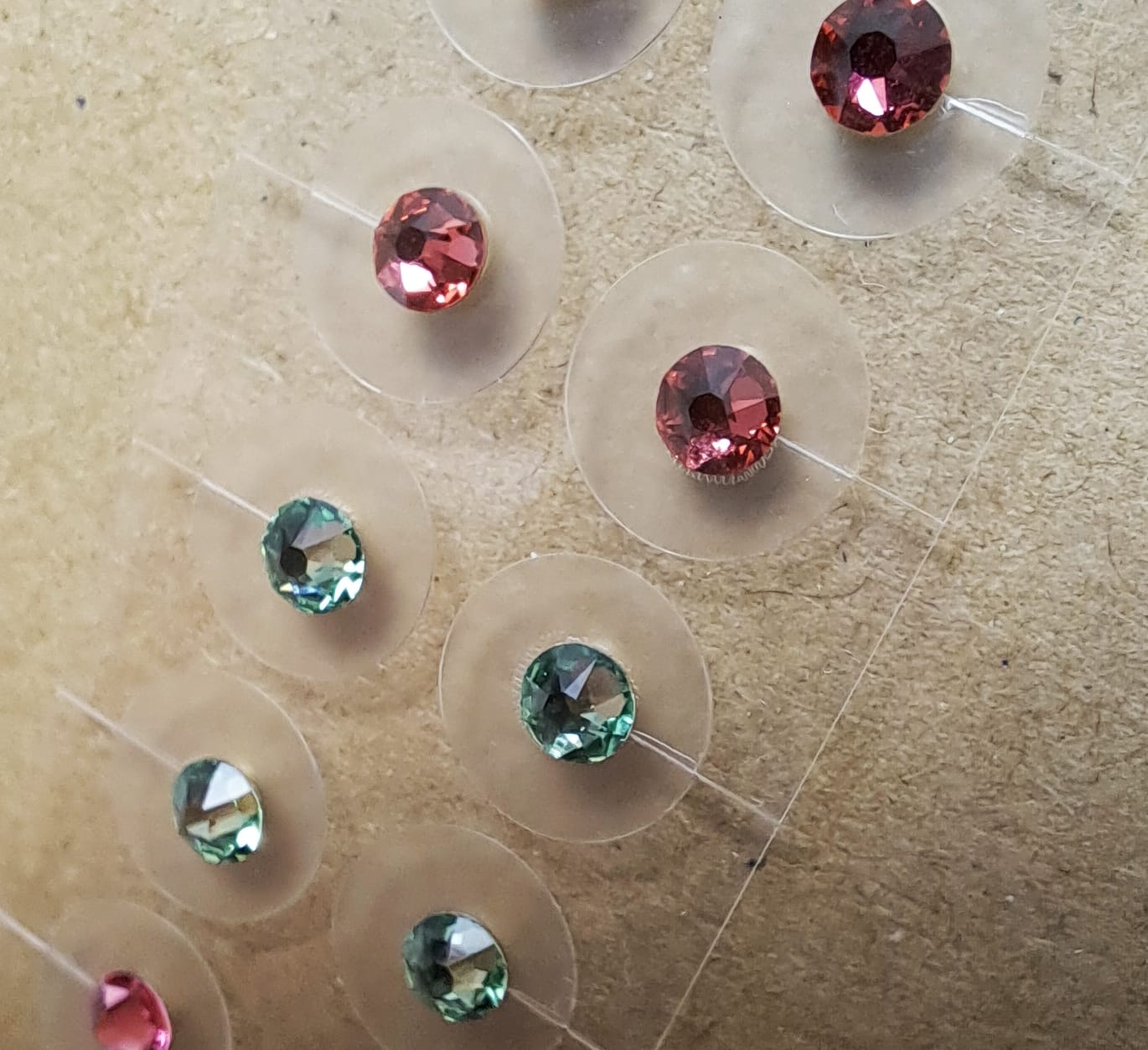 Chrystal Ear pellets, Swarovskikristaller  och pärlor,  Bling-Bling för öronen, 20 st - 8