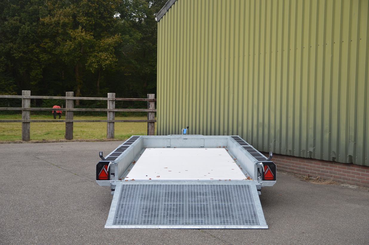 450 x 170 cm - 3500 kg = 3-axlad =  Henra Maskintrailer - 3