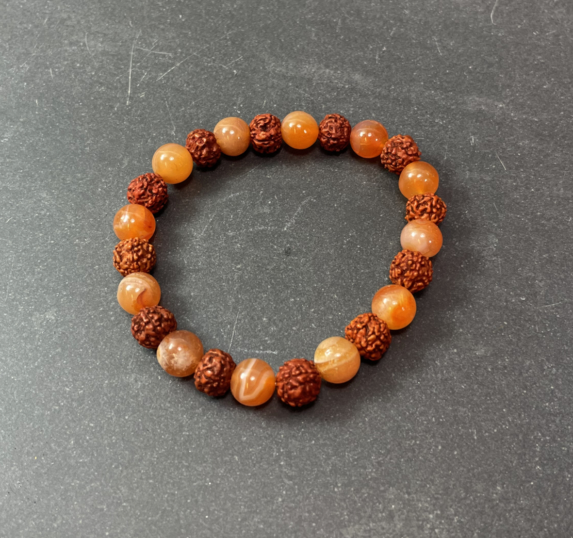 karneol & rudraksha pärla armband