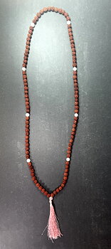 Mala halsband med Rosenkvarts & Rudraksha pärlor - Rosa Tofs