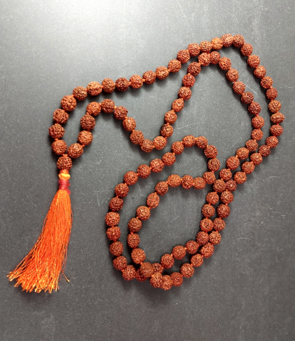Mala halsband med 8mm Rudraksha pärlor - Orange Tofs