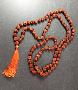 Mala halsband med 8mm Rudraksha pärlor - Orange Tofs