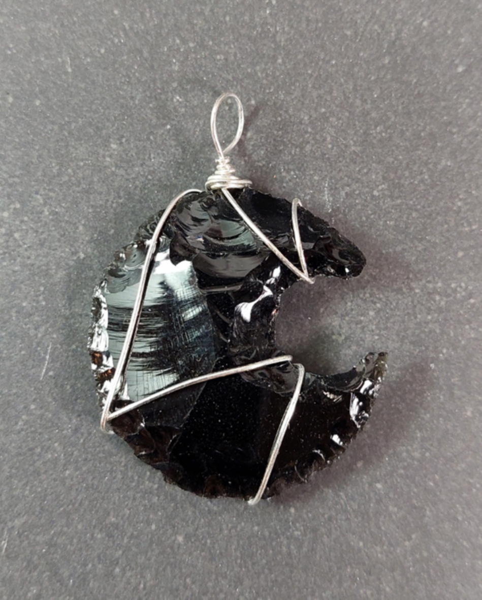 Halvmåne Hänge i Svart Obsidian