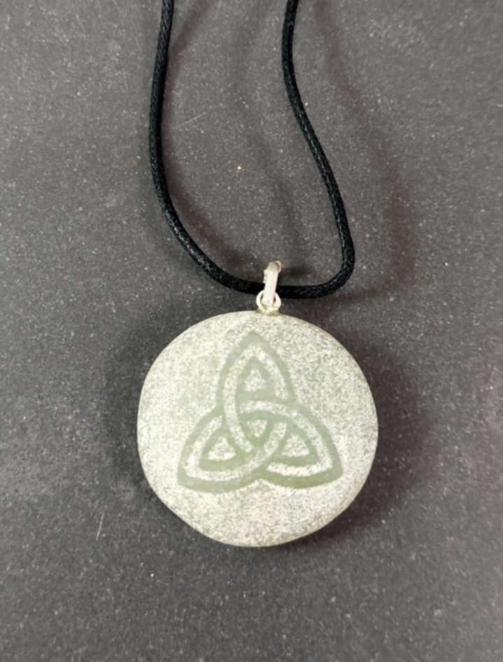 Triquetra Hänge i Grön Aventurin