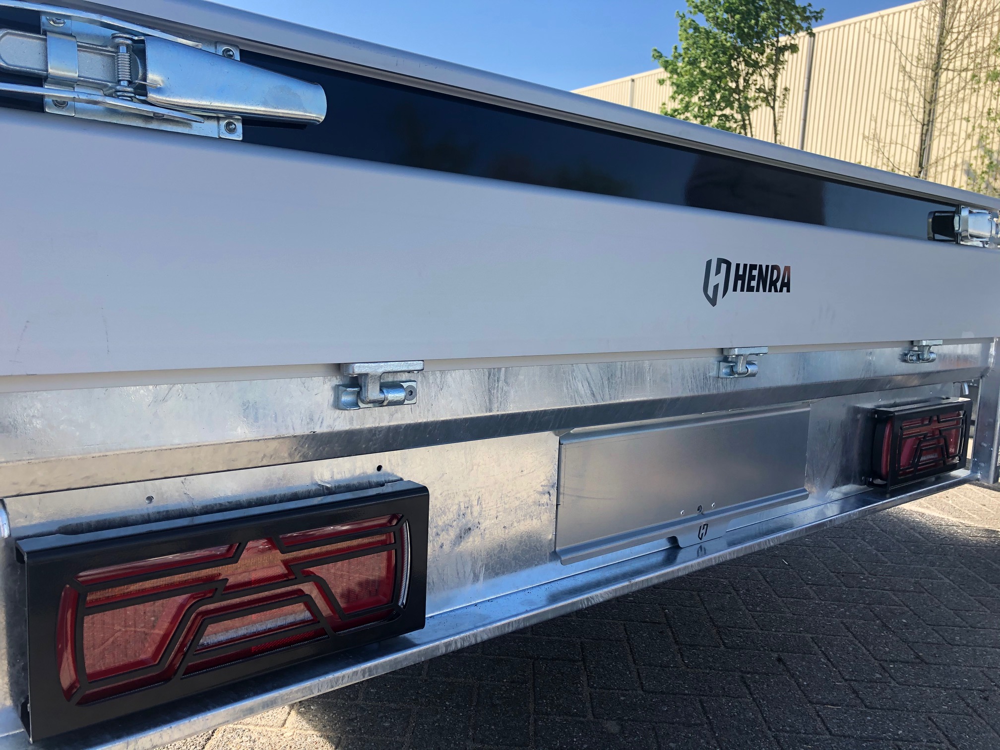 453 x 202 cm :: 2700 - 3500 kg - Henra Major - 2