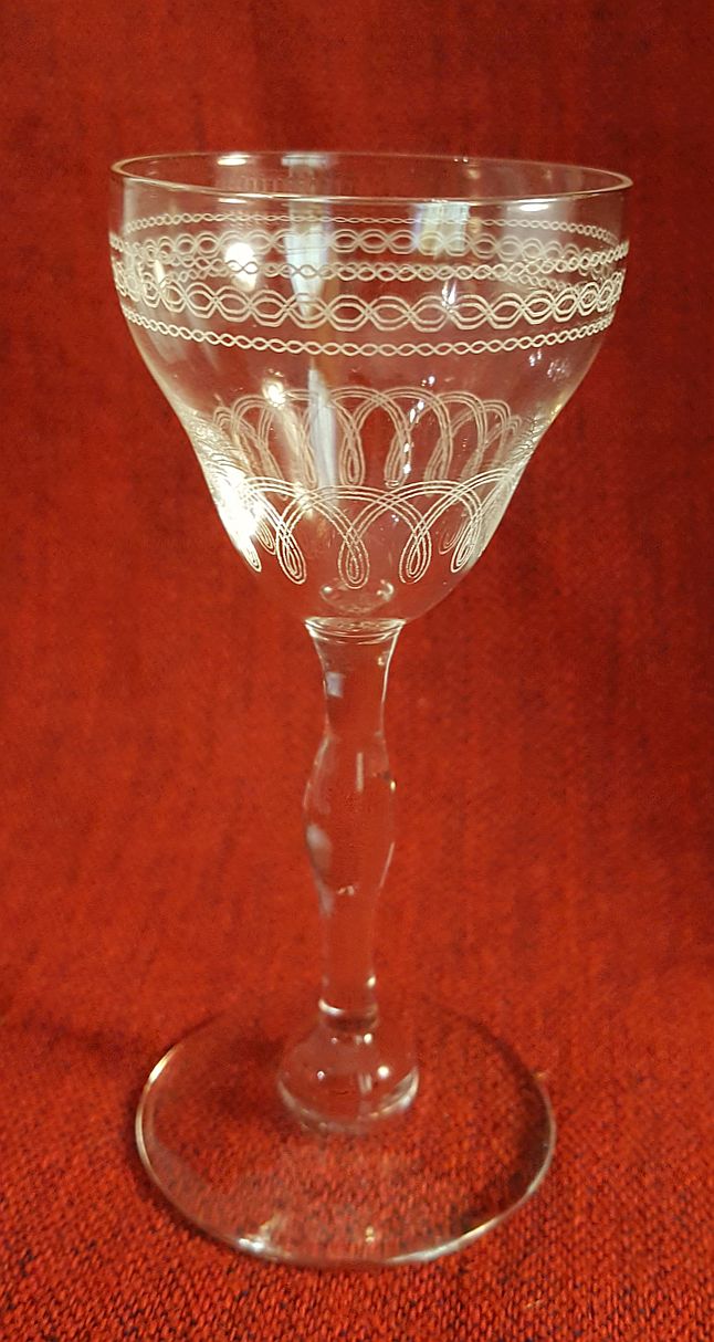 Liqueur glass pantographed baluster foot
