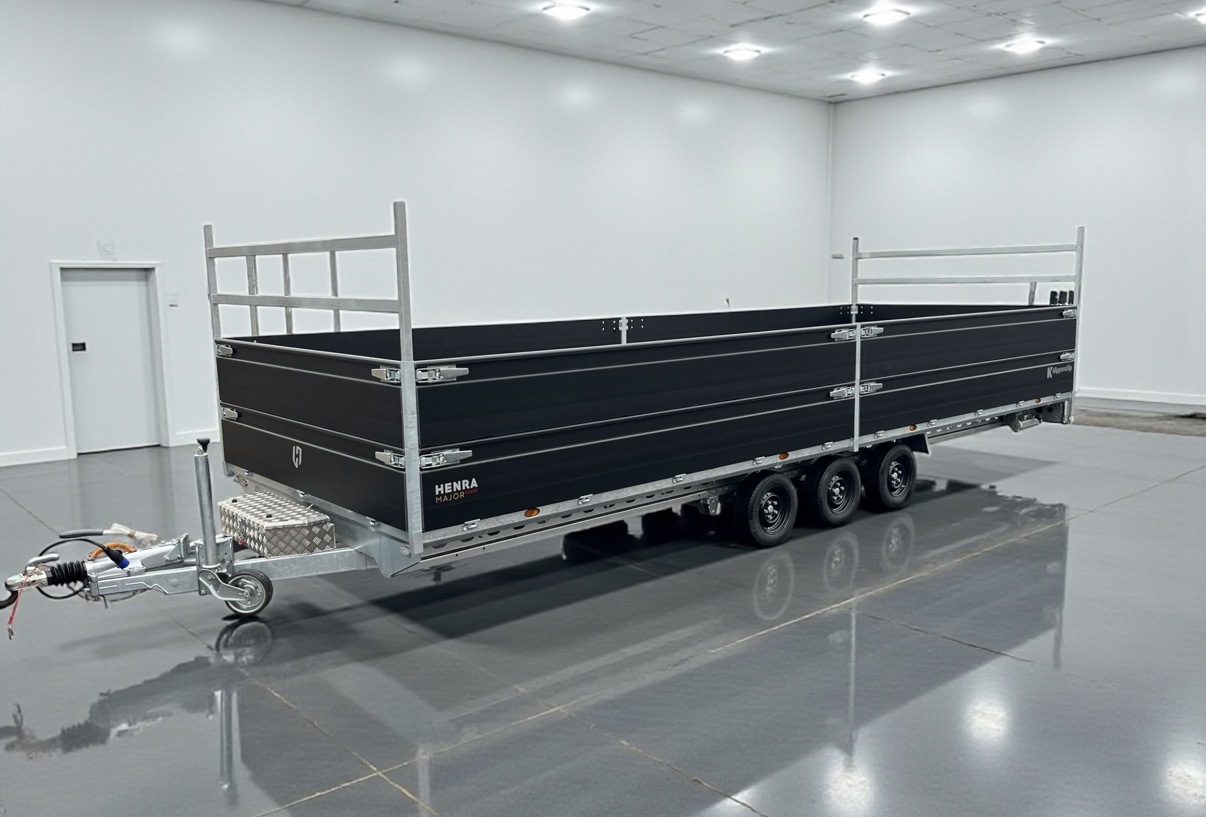 633 x 222 cm = 3500 kg = treaxlad Henra Major - 2