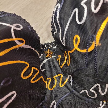 Broderad tyll - Love
