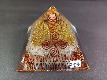 orgonit pyramid med selenit & guld metall