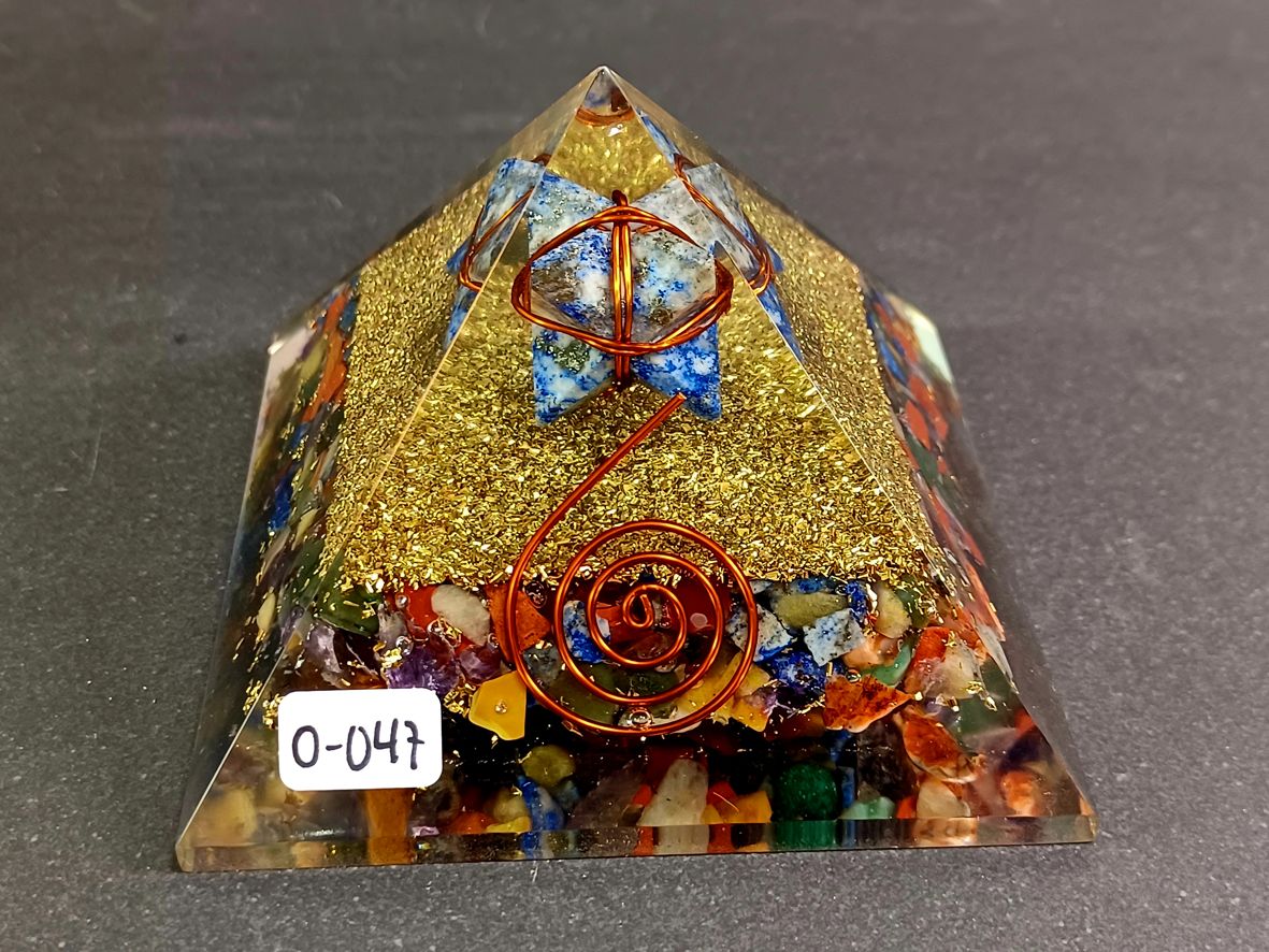Orgonit med chakrastenar & merkaba i lapis lazuli