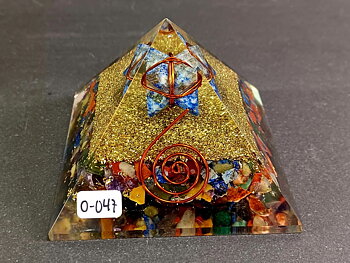 Orgonit med chakrastenar & merkaba i lapis lazuli