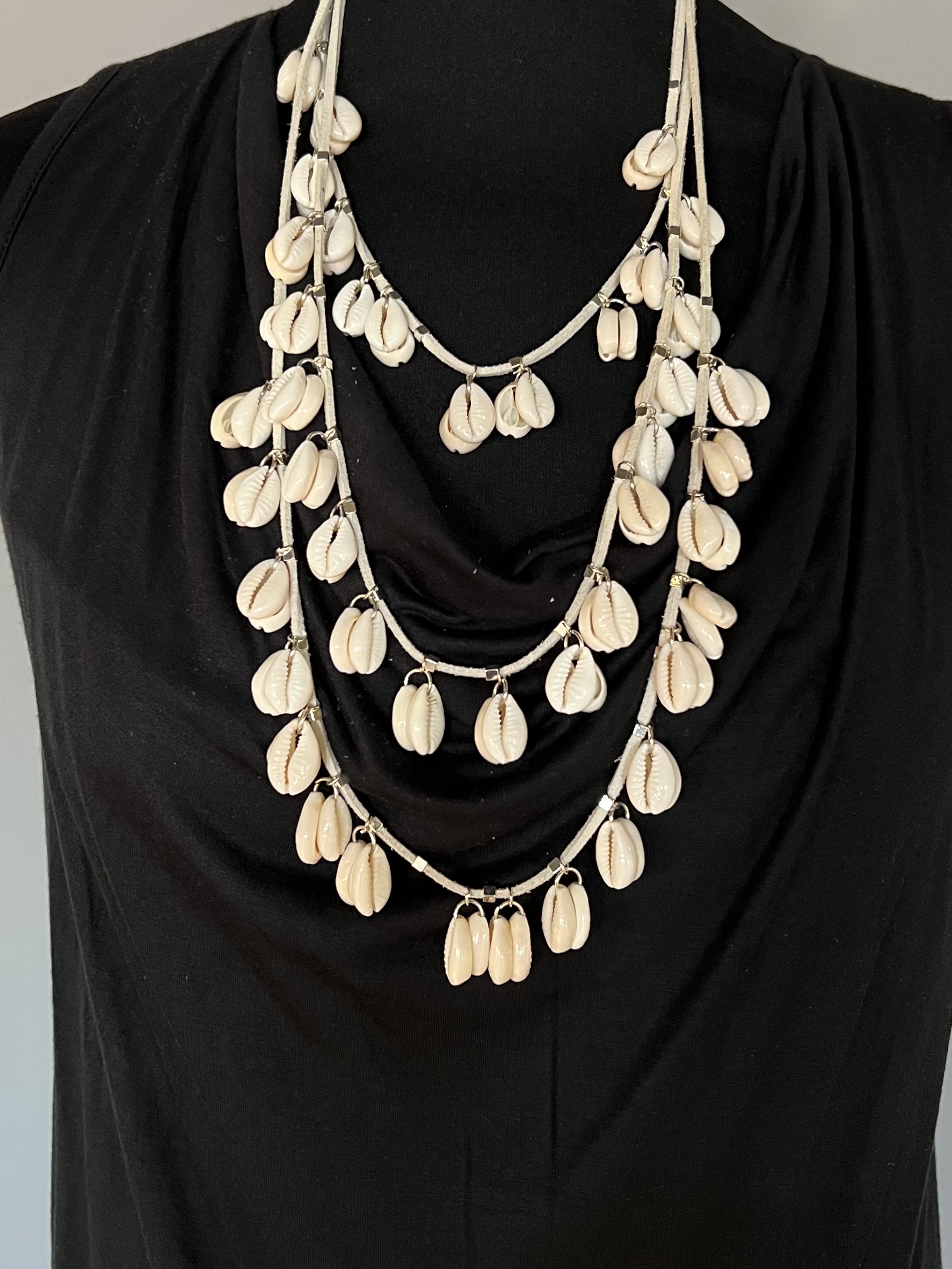 Sn ckhalsband Shell large Off white MiNilla sn-ckhalsband-shell-large-off-white-minilla