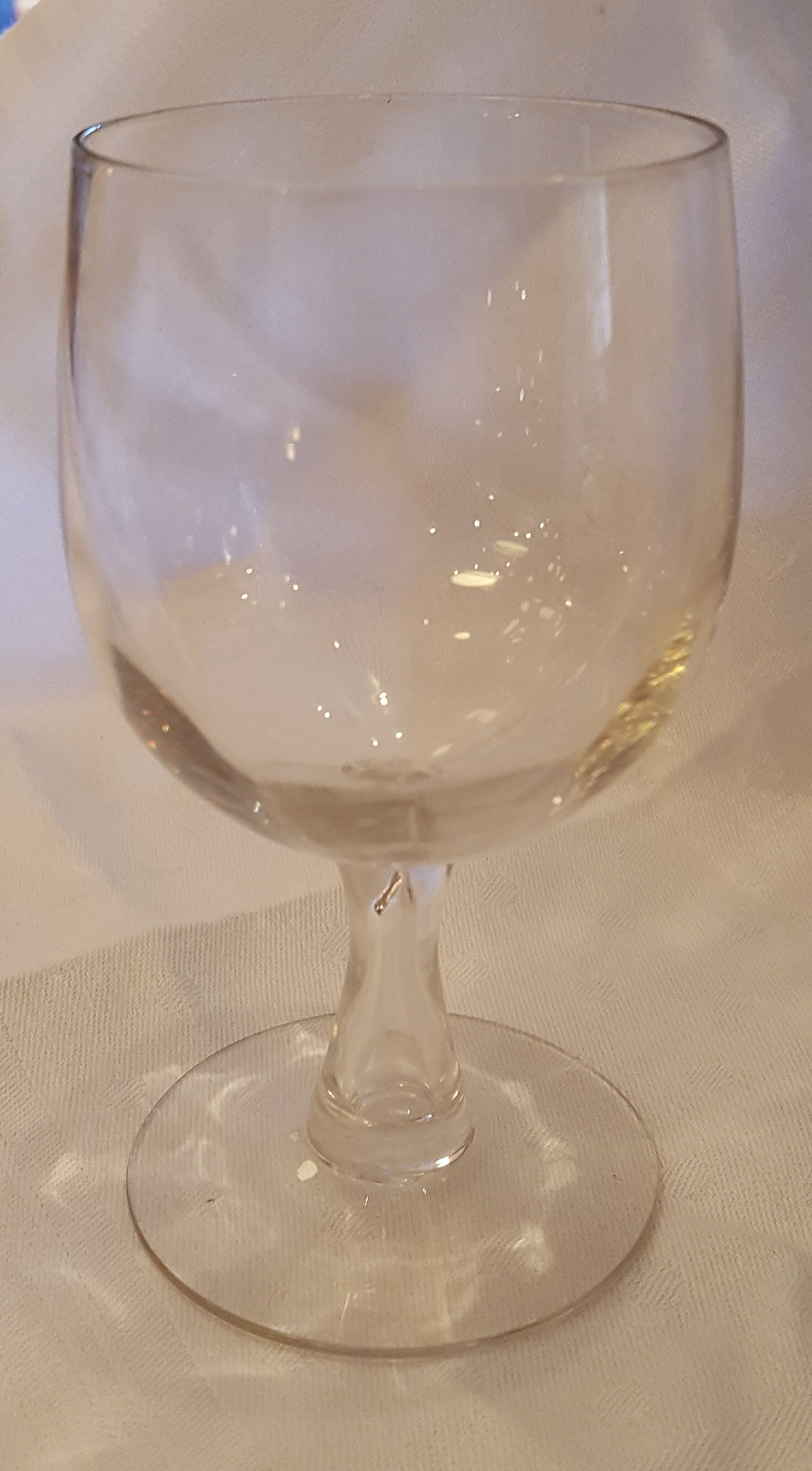 Innkeeper's glass of red wine optically blown