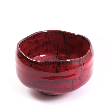 En handgjord röd matchabowl från Japan.