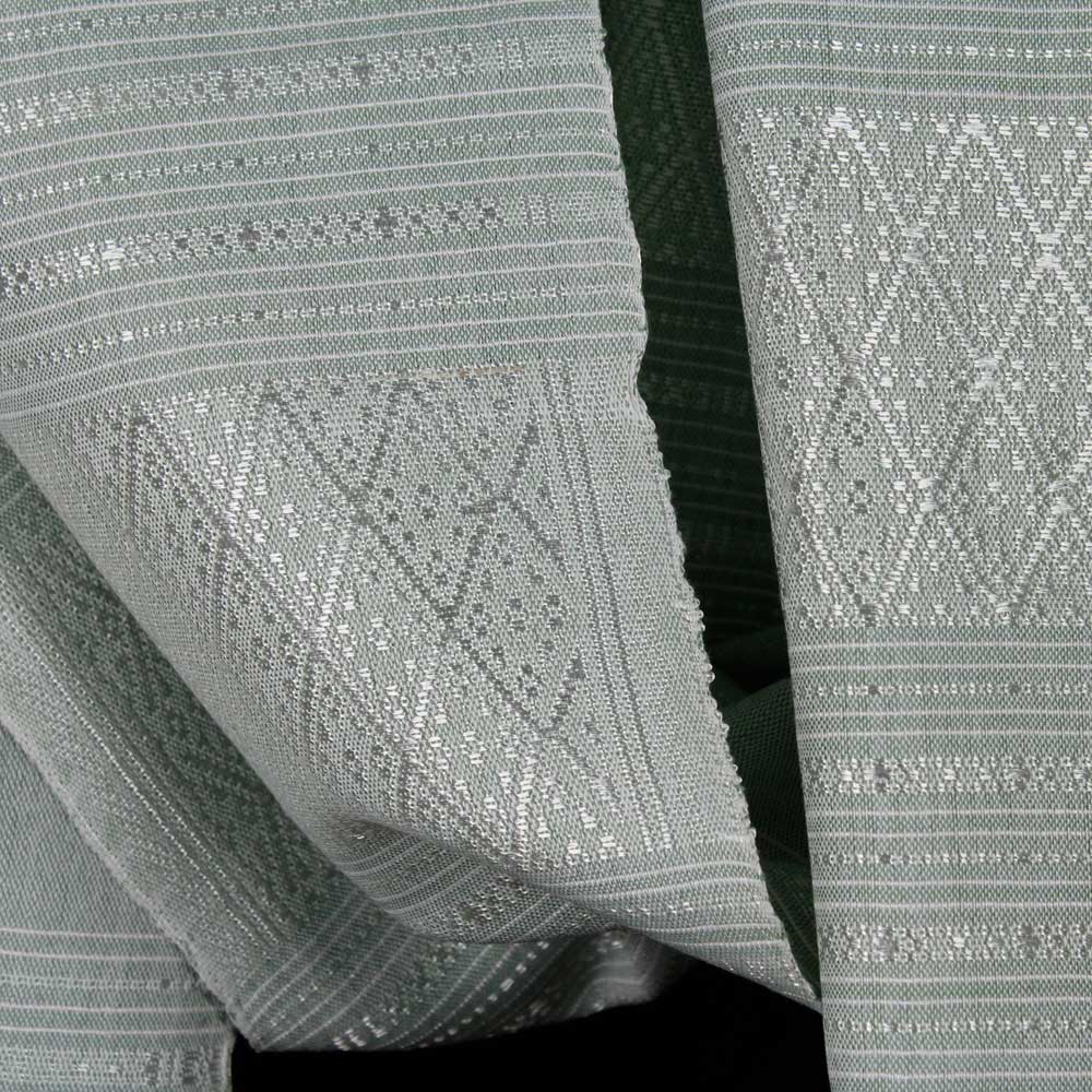Exklusiv handvävd sjal i pastellgrönt där inslaget är av skimrande siden och varpen av bomull, från Sidenvägen ® En elegant sjal till både dam & herr, fin till fest och bröllop eller till en vackrare vardag.