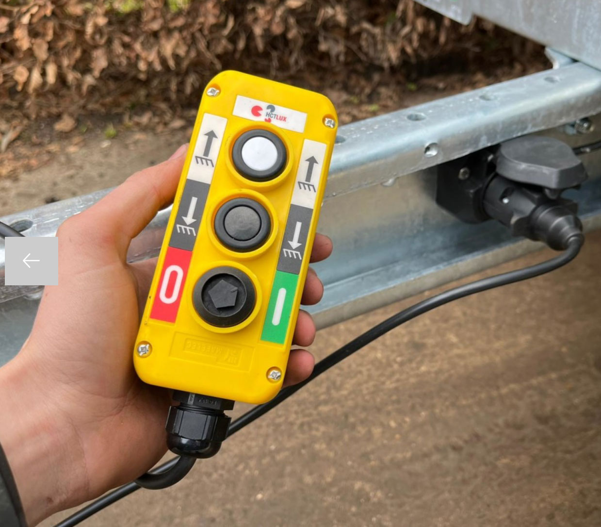 331 x 185 cm  - 3500 kg Tre-vägs-tipp - Henra - 2