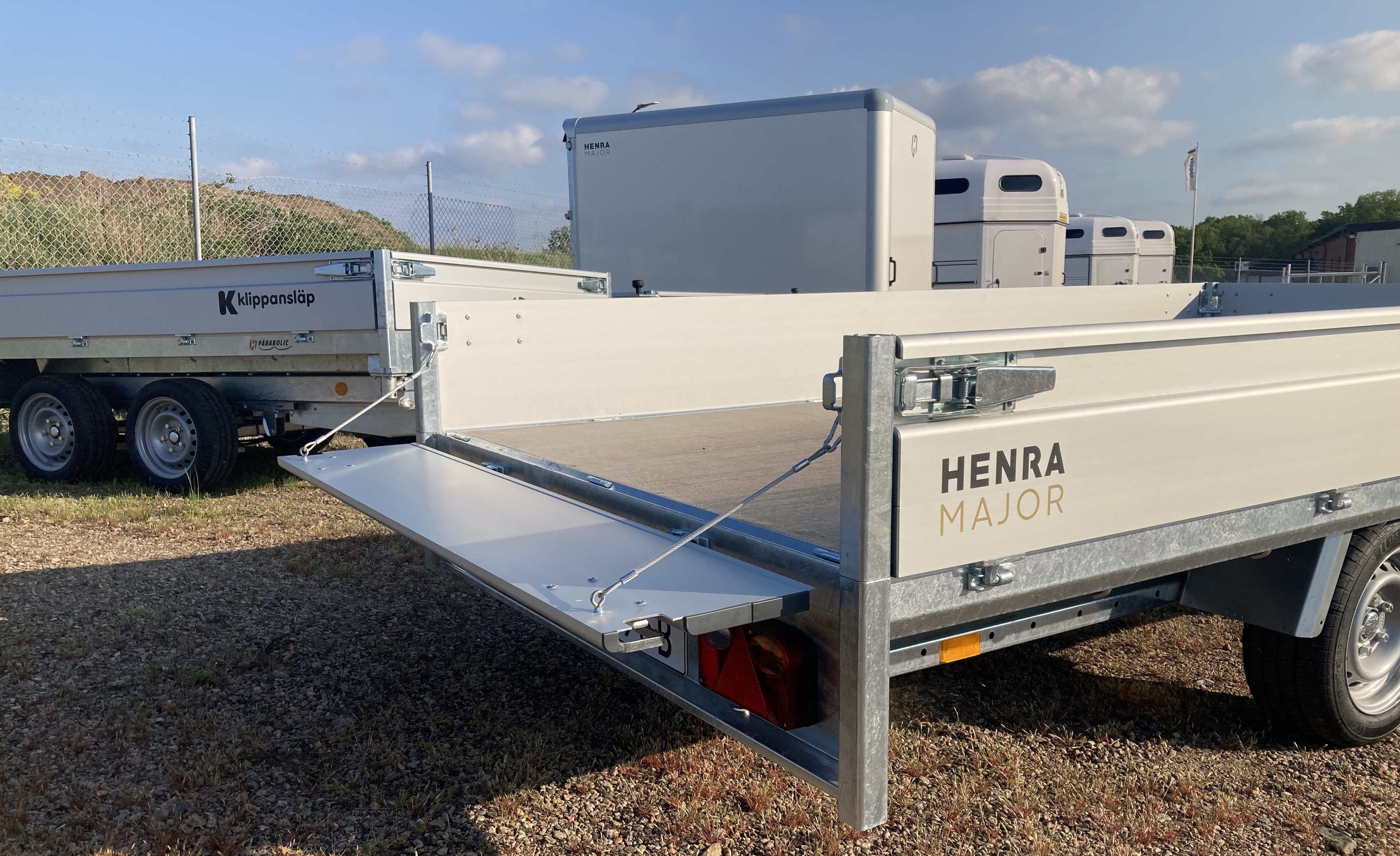 301 x 165 cm  : :  1350 - 1500kg - enaxlad - Henra - 4