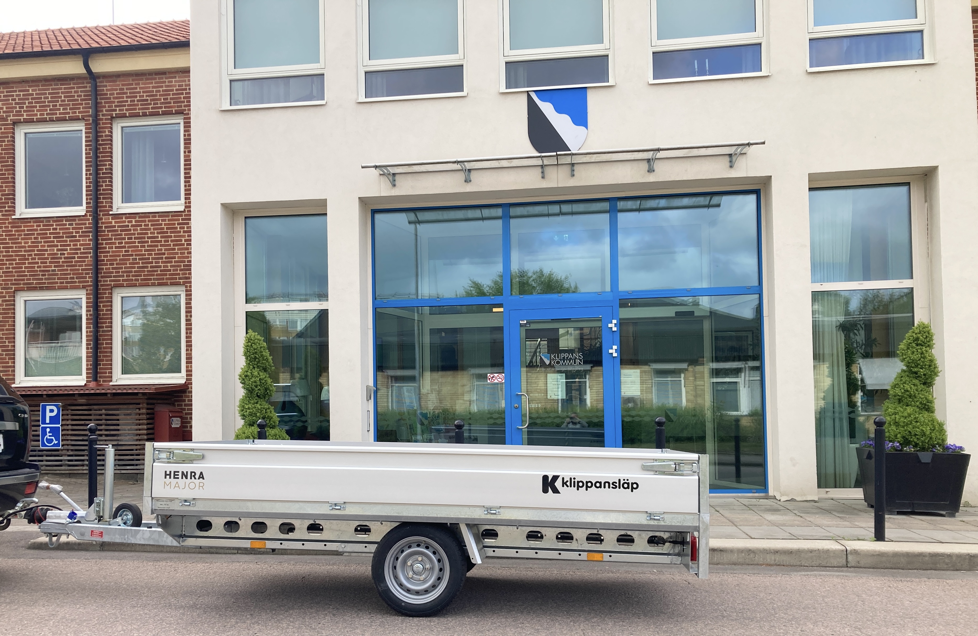 301 x 185 cm  : :  1350 - 1500kg - enaxlad - Henra - 2