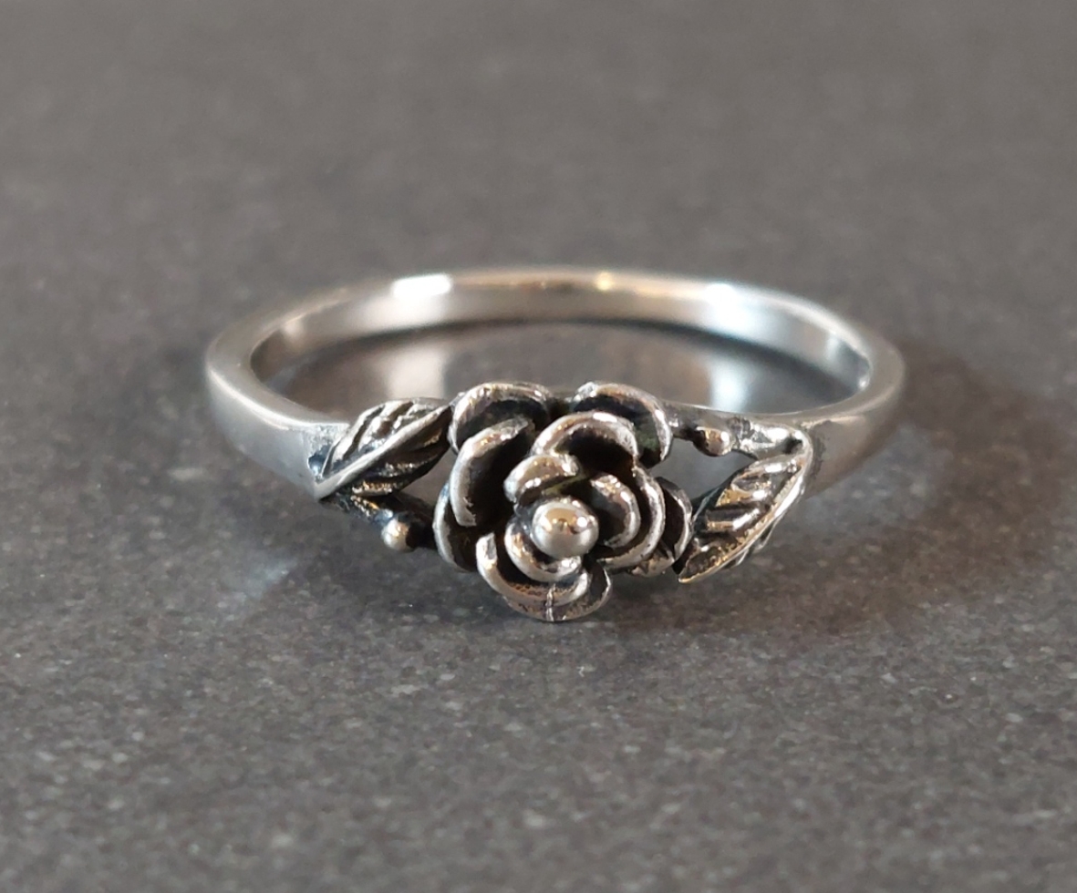 Ring i Silver med Ros - 2